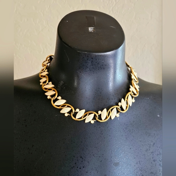 Trifari Jewelry - Trifari Gold Ivory White Cream Enamel Vine Chain Link Choker Necklace